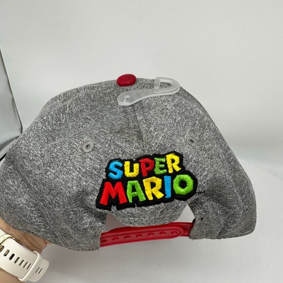Super Mario 2018 Nintendo Gray and Red Snap Back Hat 115665 - Picture 4 of 11